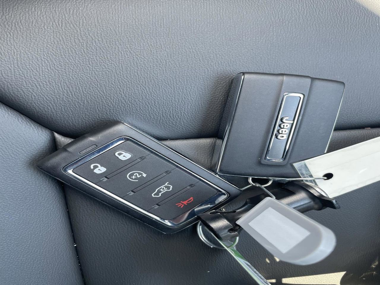 New 2025 Jeep Grand Cherokee L Limited w/ Black Appearance Package image 39