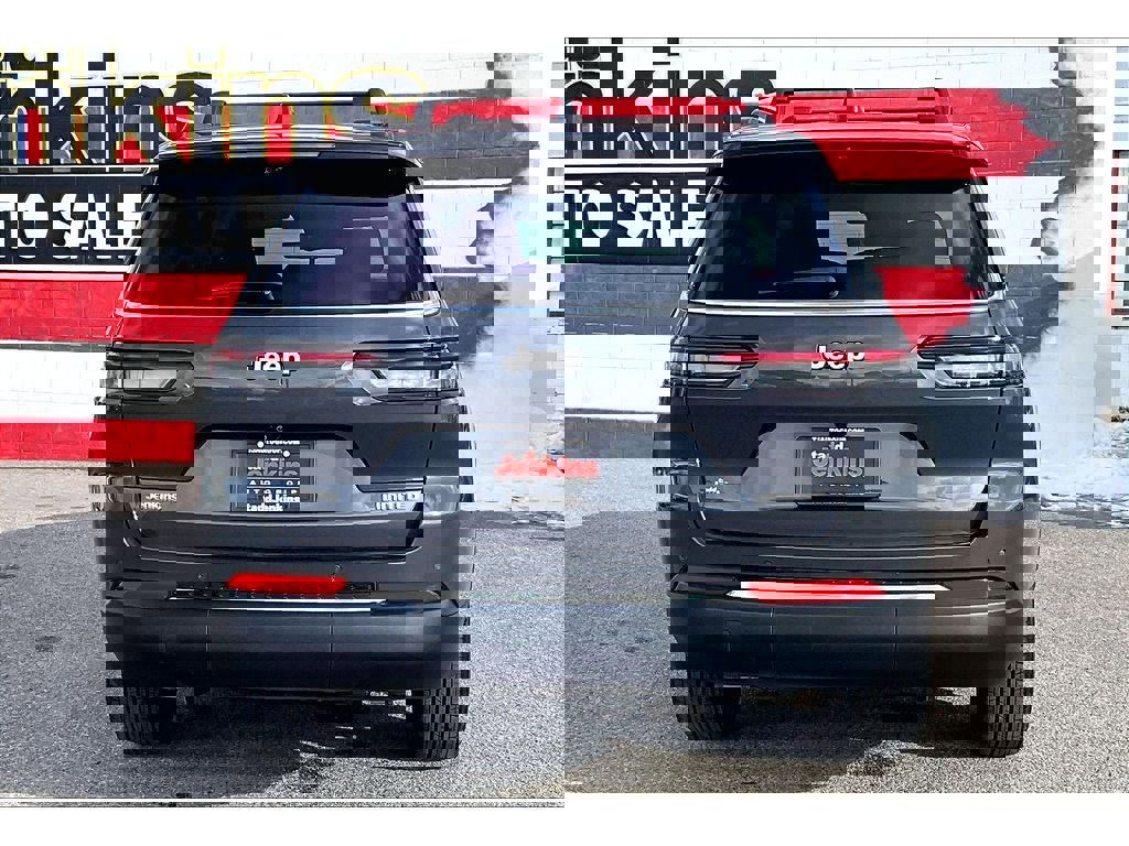 Used 2025 Jeep Grand Cherokee L Limited w/ Luxury Tech Group II image 4