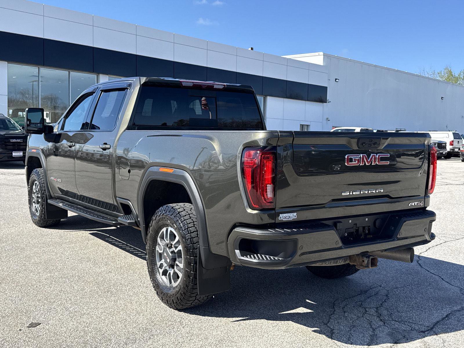 Used 2022 GMC Sierra 2500 AT4 w/ AT4 Preferred Package AWD/4WD image 5