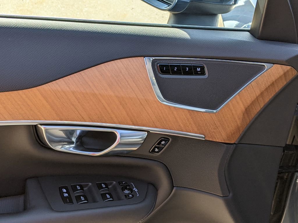 Certified 2025 Volvo XC90 B6 Plus AWD/4WD image 10