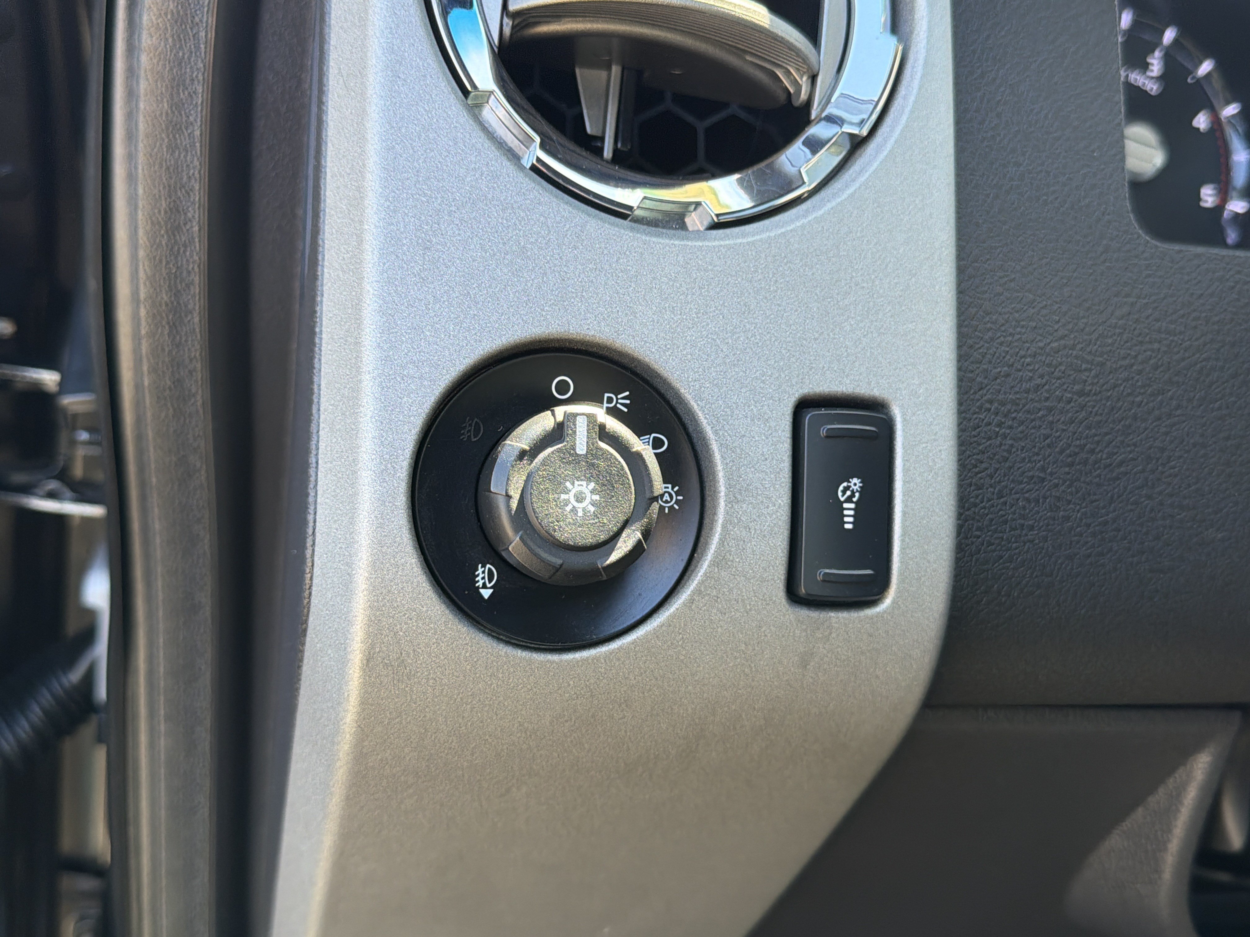 Used 2016 Ford F350 Lariat w/ Lariat Ultimate Package AWD/4WD image 16