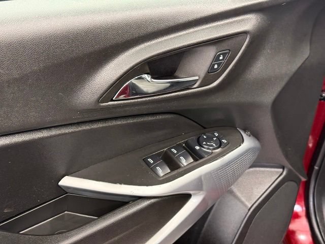 Used 2025 Chevrolet Trax LS w/ Driver Confidence Package FWD image 14