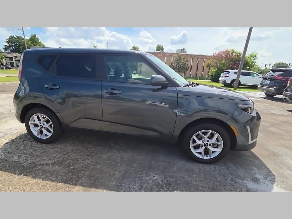 Used 2025 Kia Soul LX w/ LX Technology Package FWD image 39