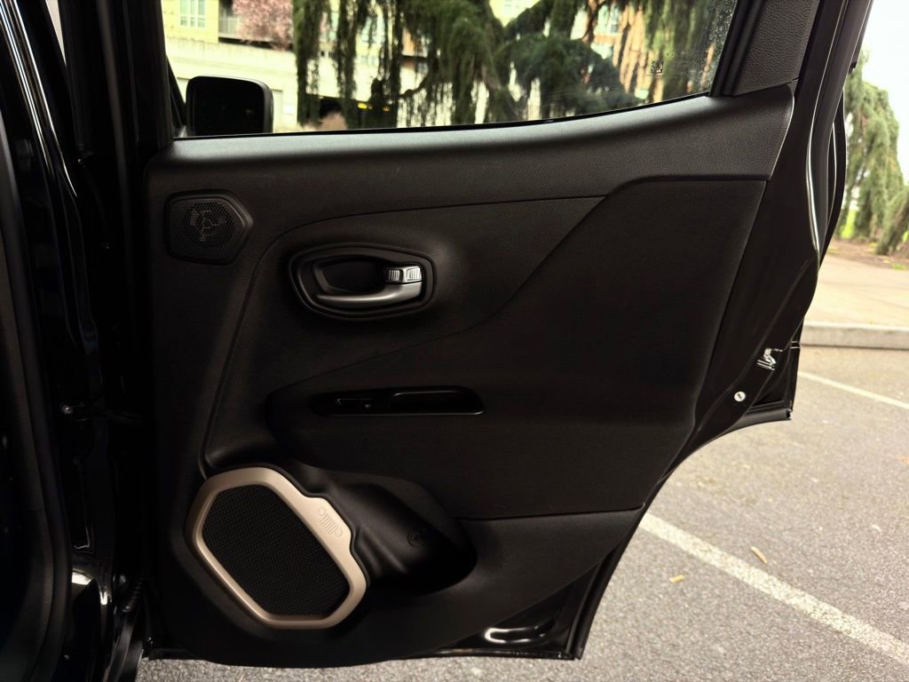 Used 2015 Jeep Renegade Latitude w/ Popular Equipment Group FWD image 30