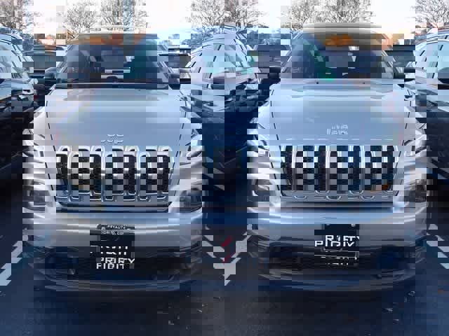 Used 2017 Jeep Cherokee Sport image 2