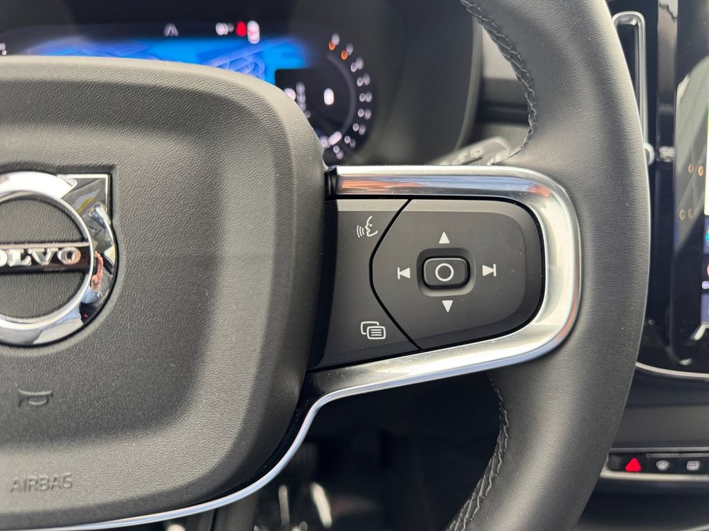 Certified 2026 Volvo XC40 B5 Plus AWD/4WD image 16