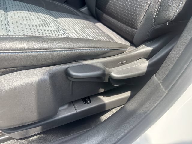 Used 2025 Chevrolet Trax LT w/ LT Convenience Package FWD image 12