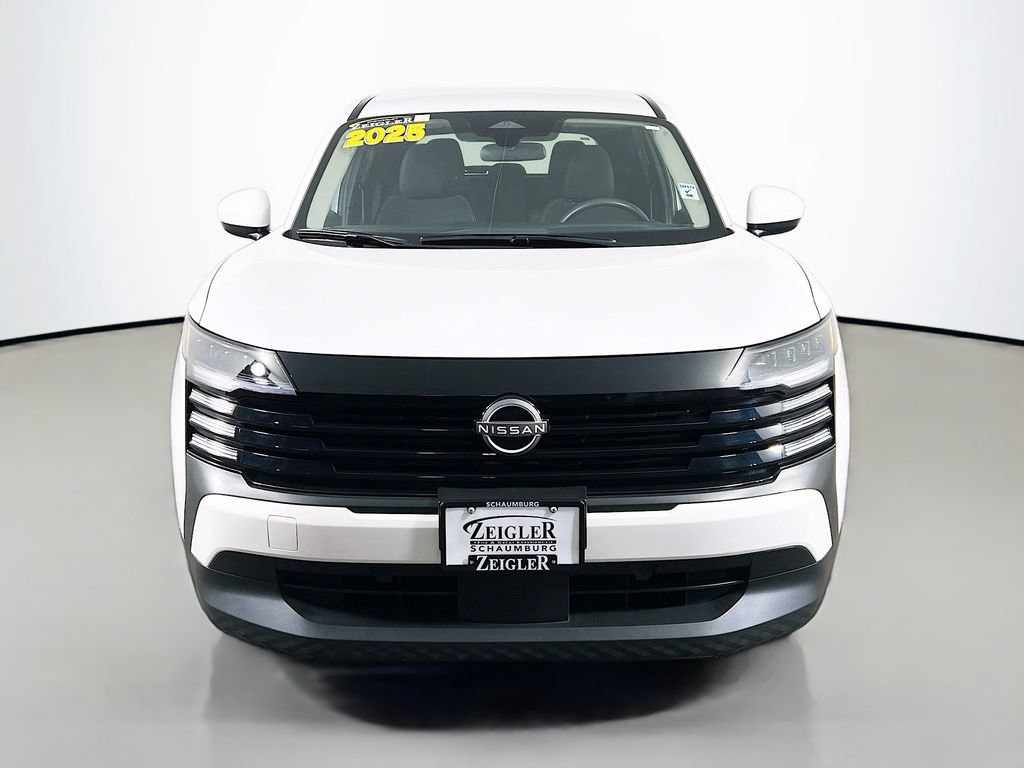 Used 2025 Nissan Kicks SV AWD/4WD image 2