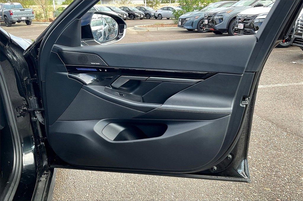 Used 2024 BMW 530i image 24