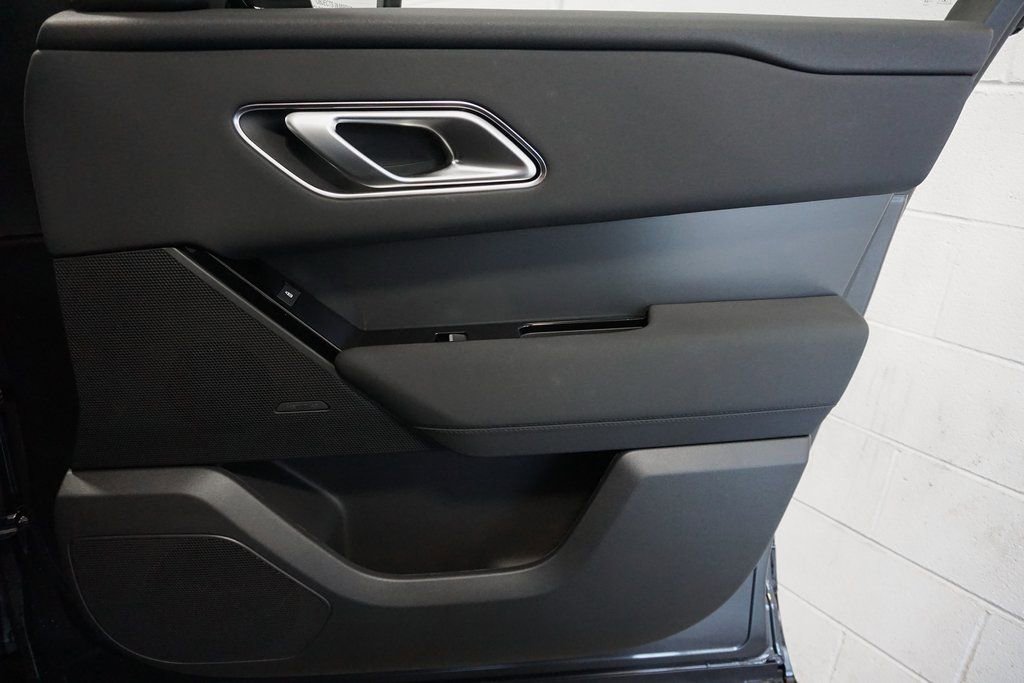 Used 2025 Land Rover Range Rover Velar Dynamic SE image 21
