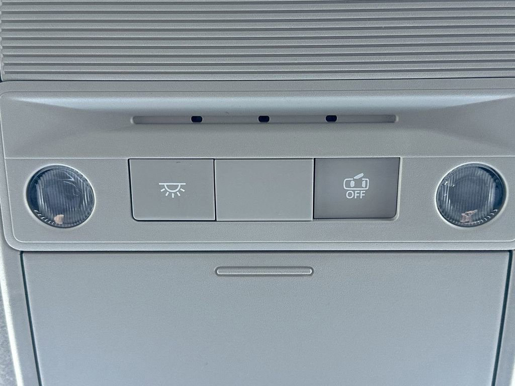 Certified 2025 Nissan Kicks SR image 19