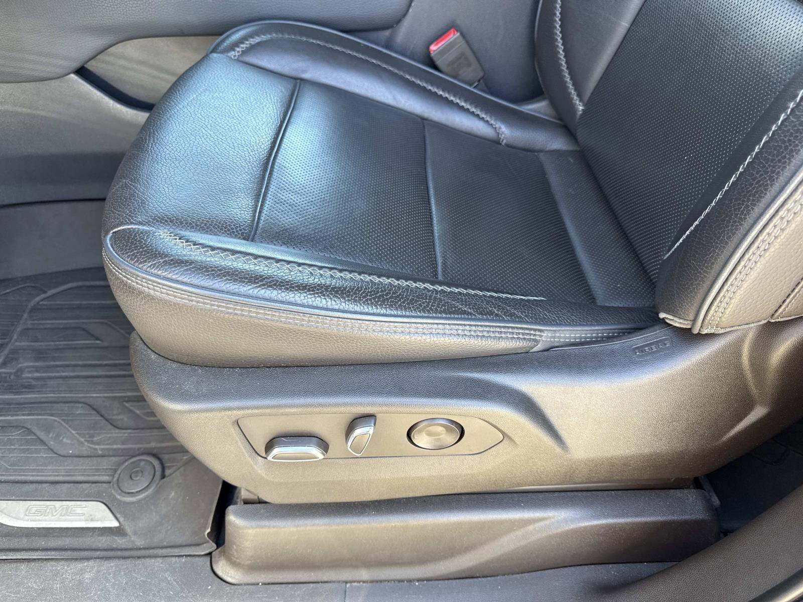 Used 2022 GMC Yukon XL Denali w/ Denali Ultimate Package image 19