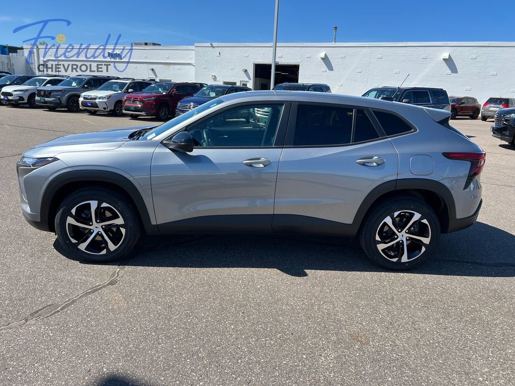 Certified 2024 Chevrolet Trax RS w/ Sunroof Package FWD image 2