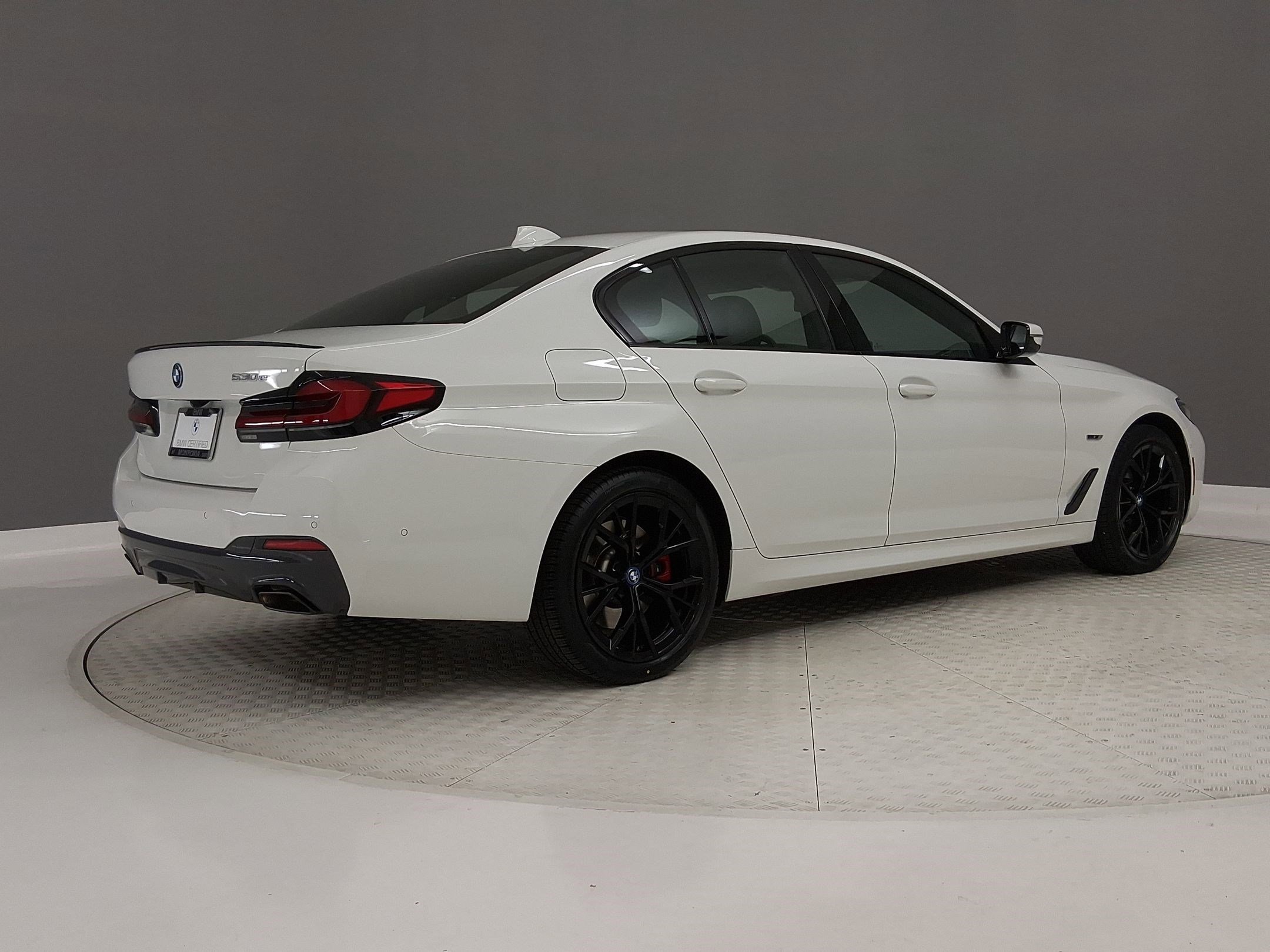Certified 2023 BMW 530e 530e w/ M Sport Package image 7