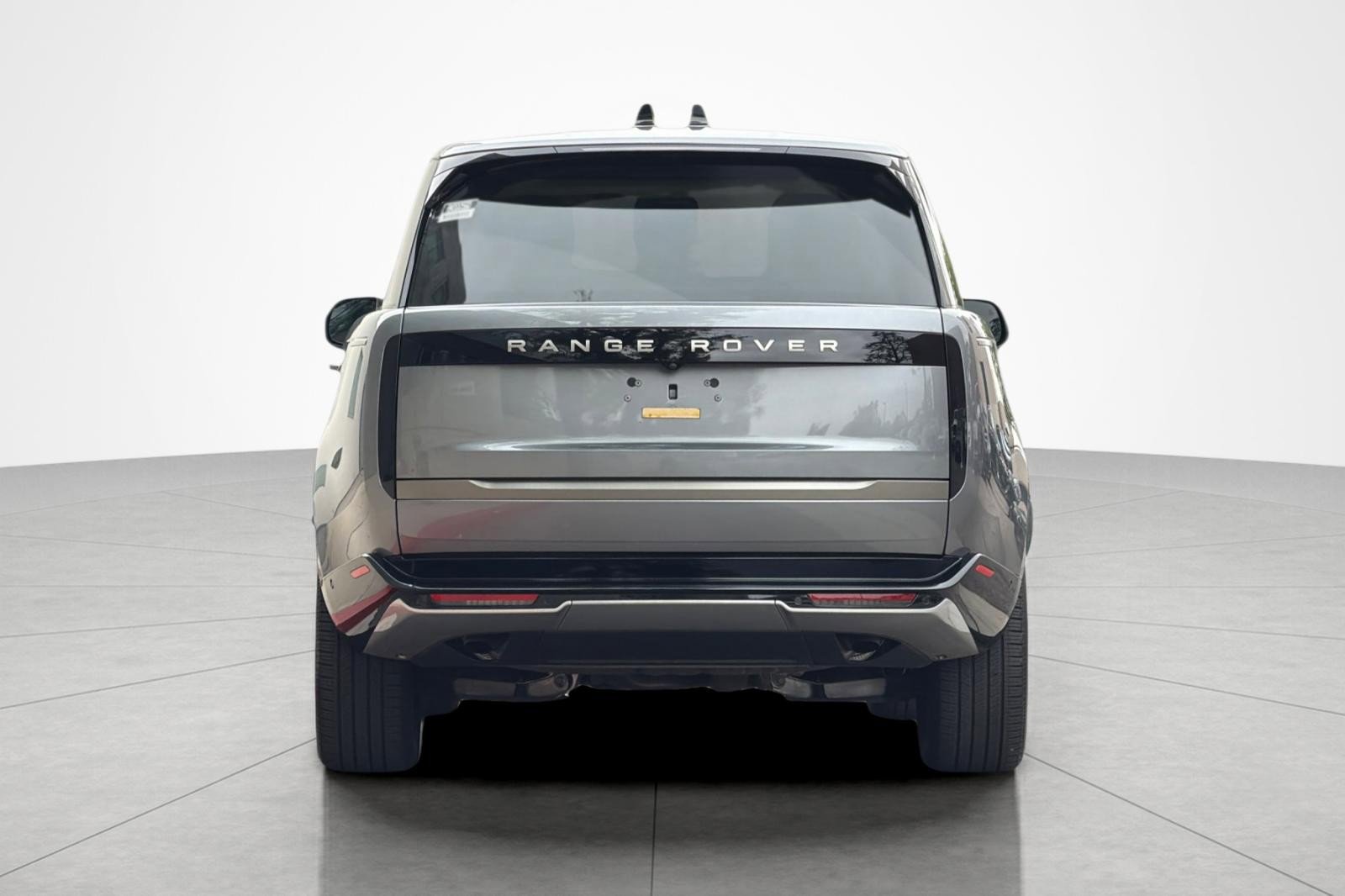 Used 2025 Land Rover Range Rover SE AWD/4WD image 4