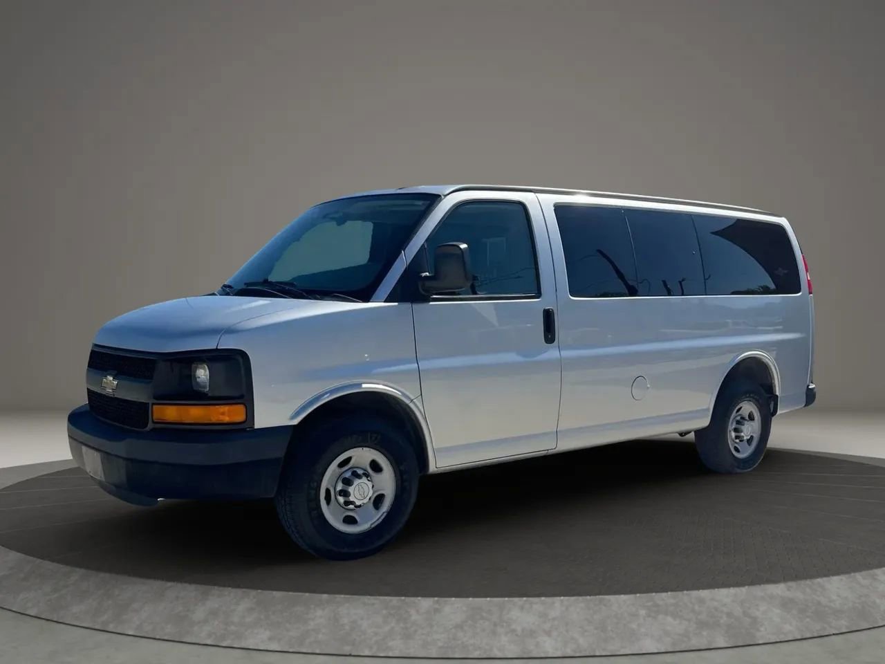 Used 2016 Chevrolet Express 2500 LS image 2