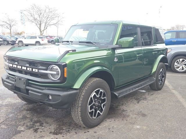 Used 2025 Ford Bronco Outer Banks image 2