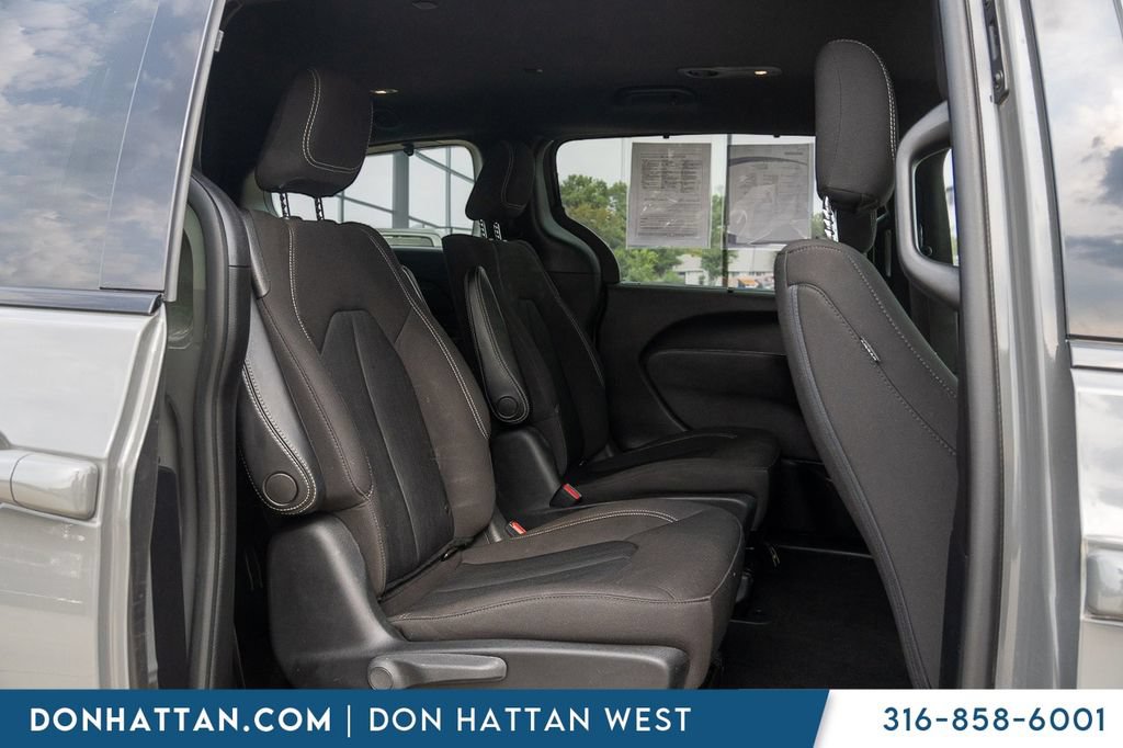 Used 2021 Chrysler Pacifica Touring w/ S Appearance Package FWD image 22