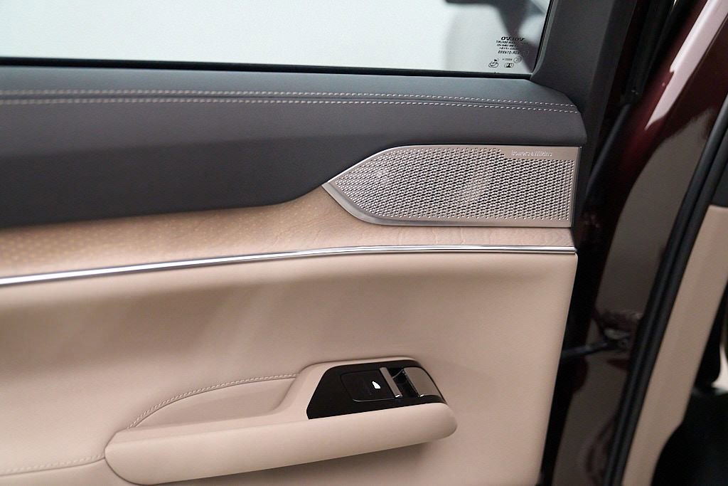Certified 2025 Volvo EX90 Ultra AWD/4WD image 22