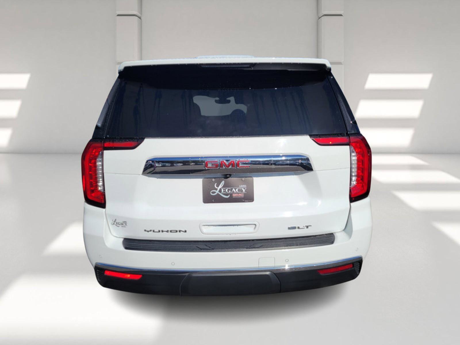 Used 2022 GMC Yukon XL SLT w/ SLT Premium Package image 5