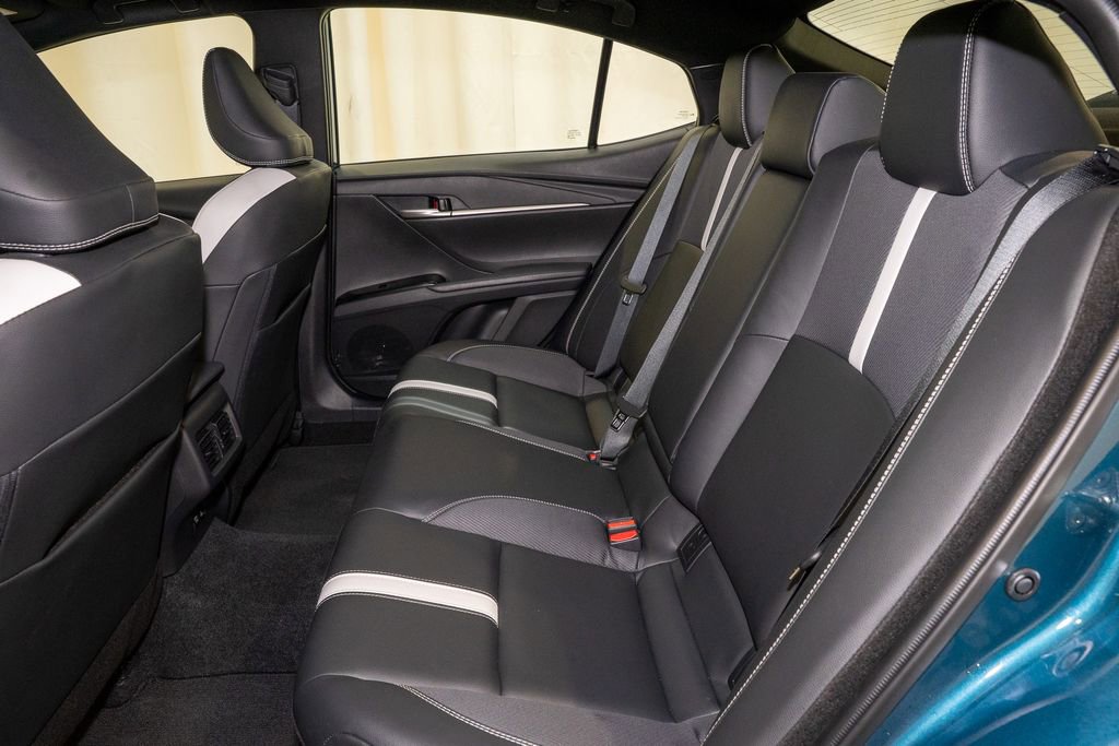 Used 2025 Toyota Camry SE image 8