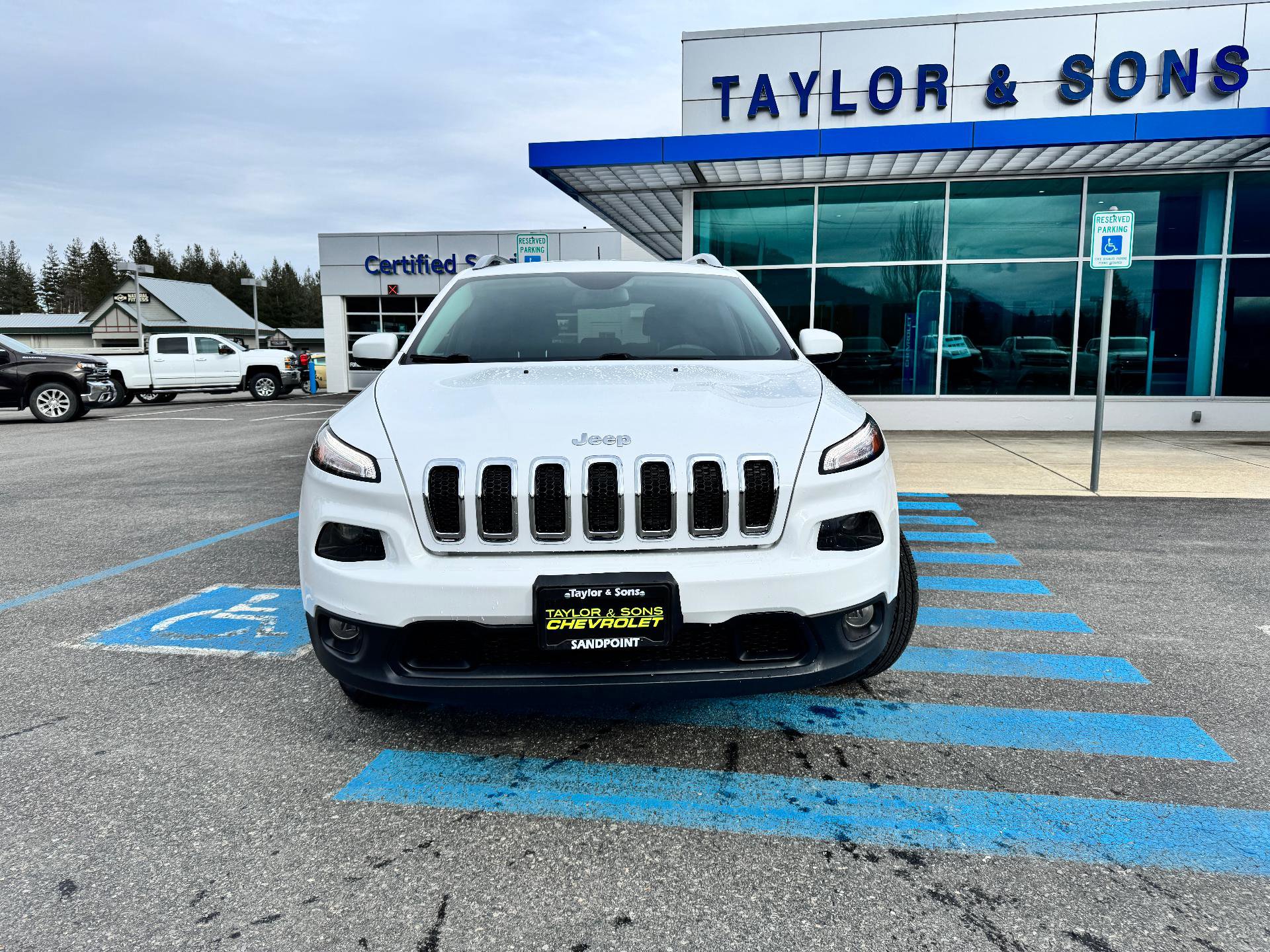 Used 2018 Jeep Cherokee Latitude w/ Cold Weather Group image 2