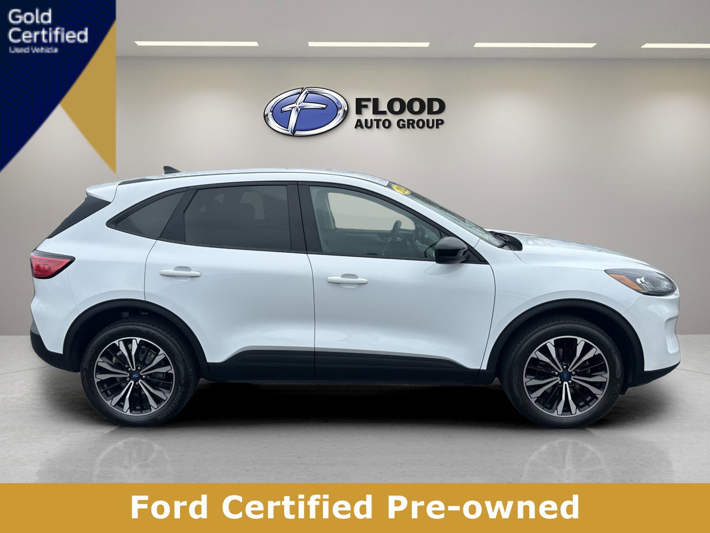 Certified 2022 Ford Escape SE w/ SE Sport Appearance Package image 4