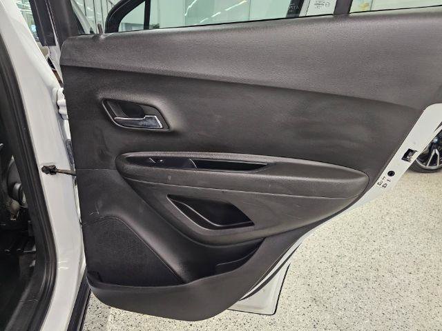 Used 2015 Chevrolet Trax LT w/ LPO, Cargo Package AWD/4WD image 28
