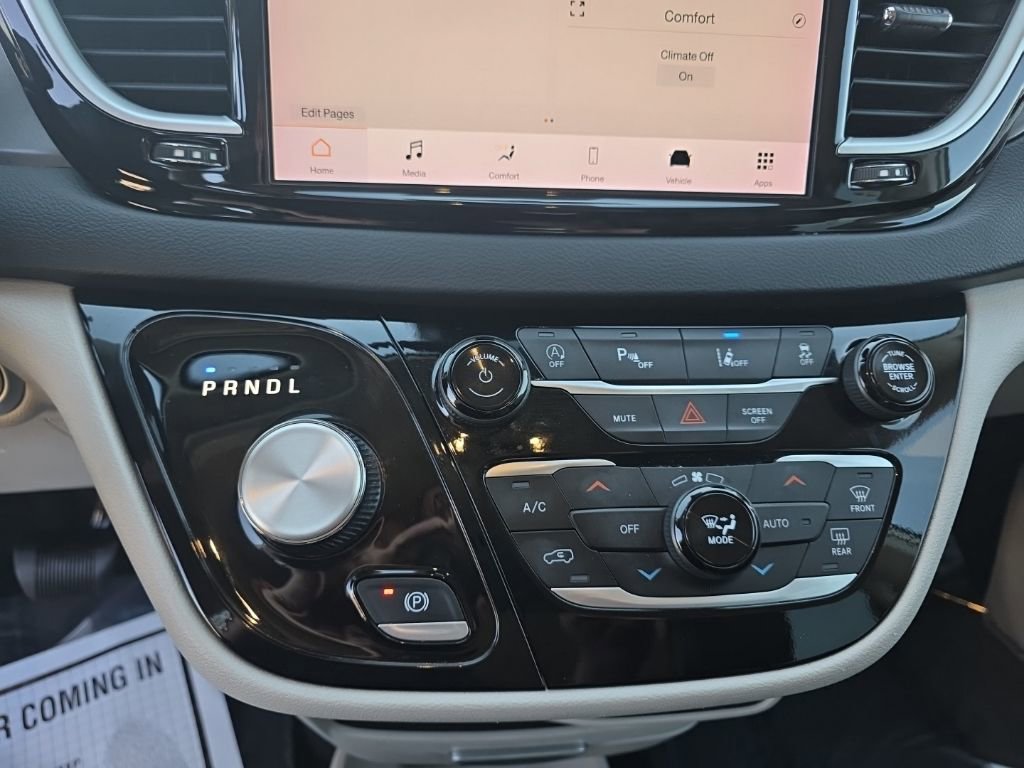 Used 2024 Chrysler Pacifica Touring-L FWD image 15
