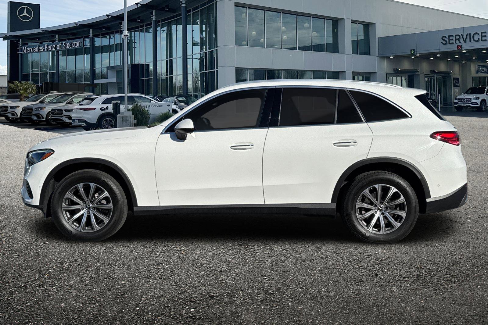 Used 2024 Mercedes-Benz GLC 300 4MATIC image 7