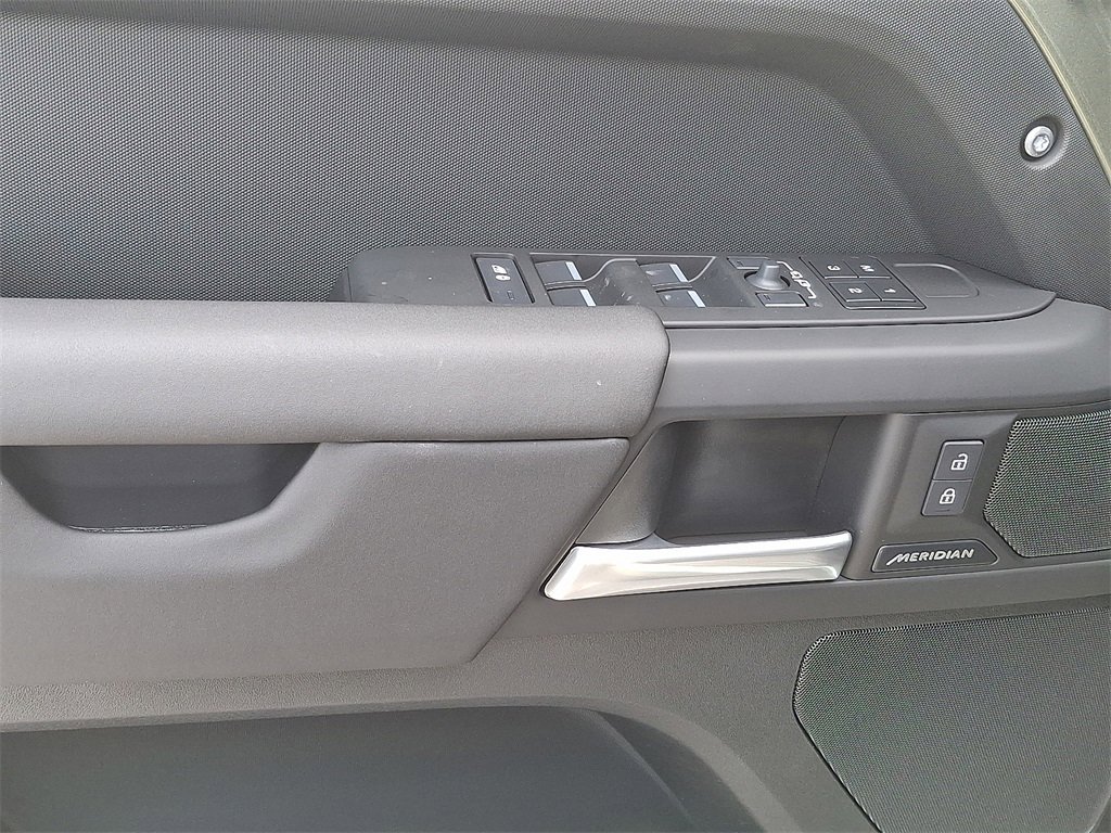 New 2025 Land Rover Defender 110 S image 9