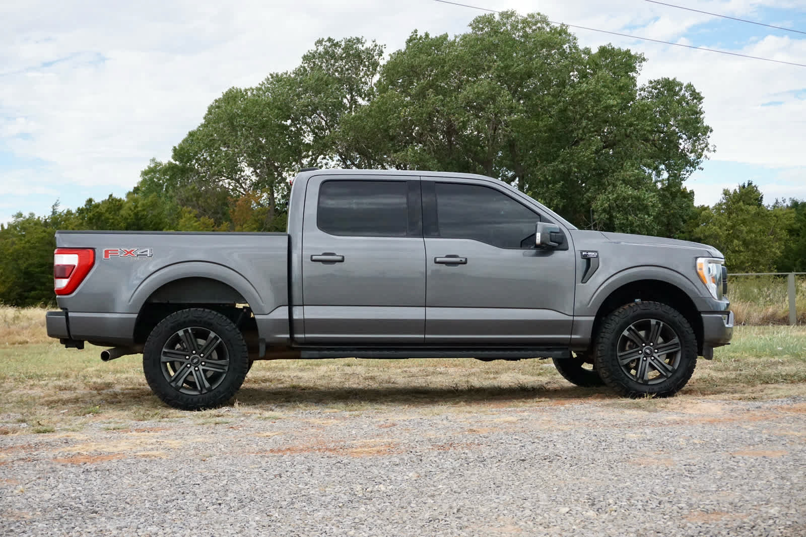Used 2022 Ford F150 Lariat w/ Max Trailer Tow Package AWD/4WD image 4