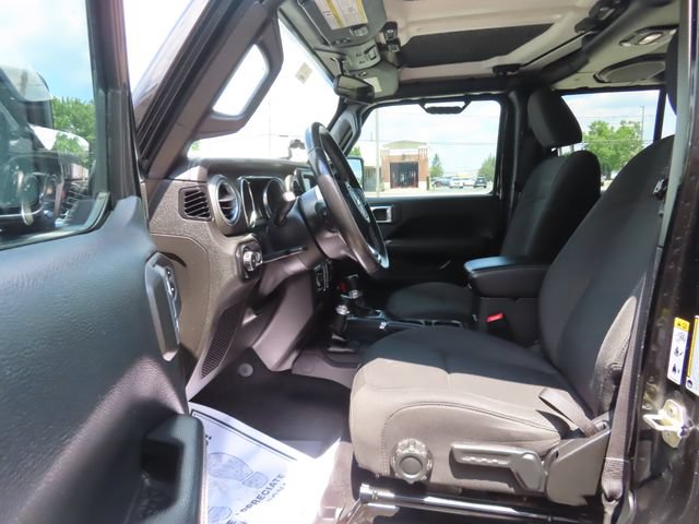 Used 2018 Jeep Wrangler Unlimited Sahara w/ Dual Top Group AWD/4WD image 18