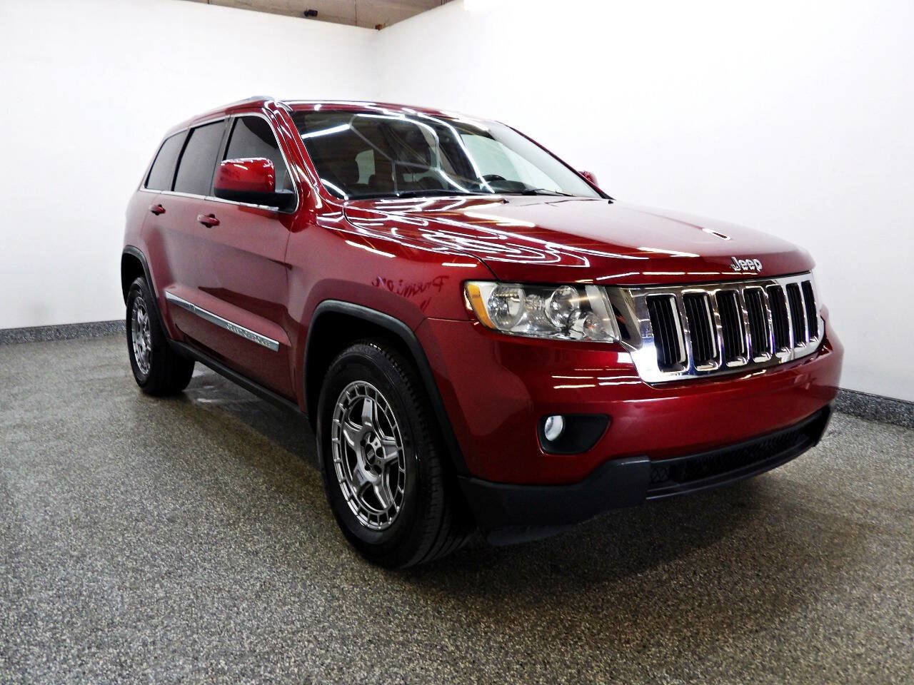 Used 2012 Jeep Grand Cherokee Laredo AWD/4WD image 2