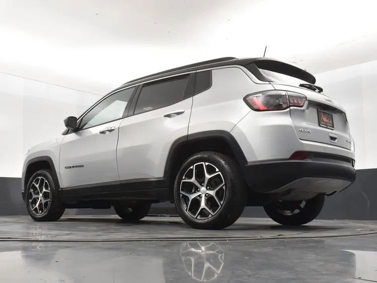 Used 2024 Jeep Compass Limited image 12