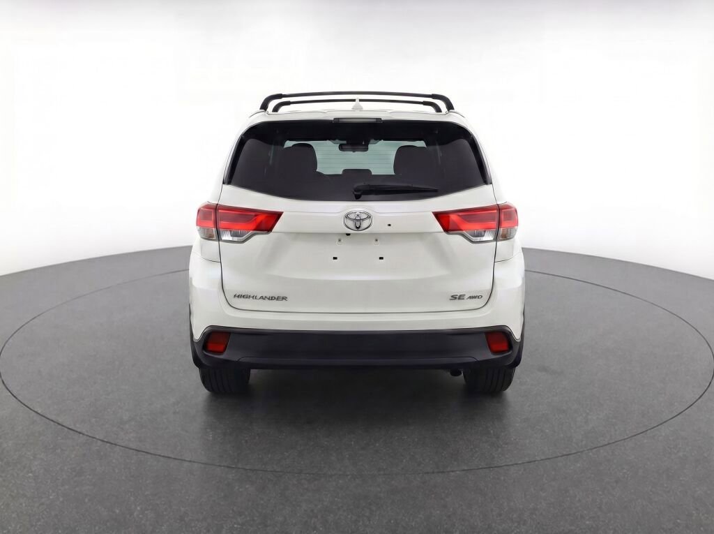 Used 2019 Toyota Highlander SE AWD/4WD image 7