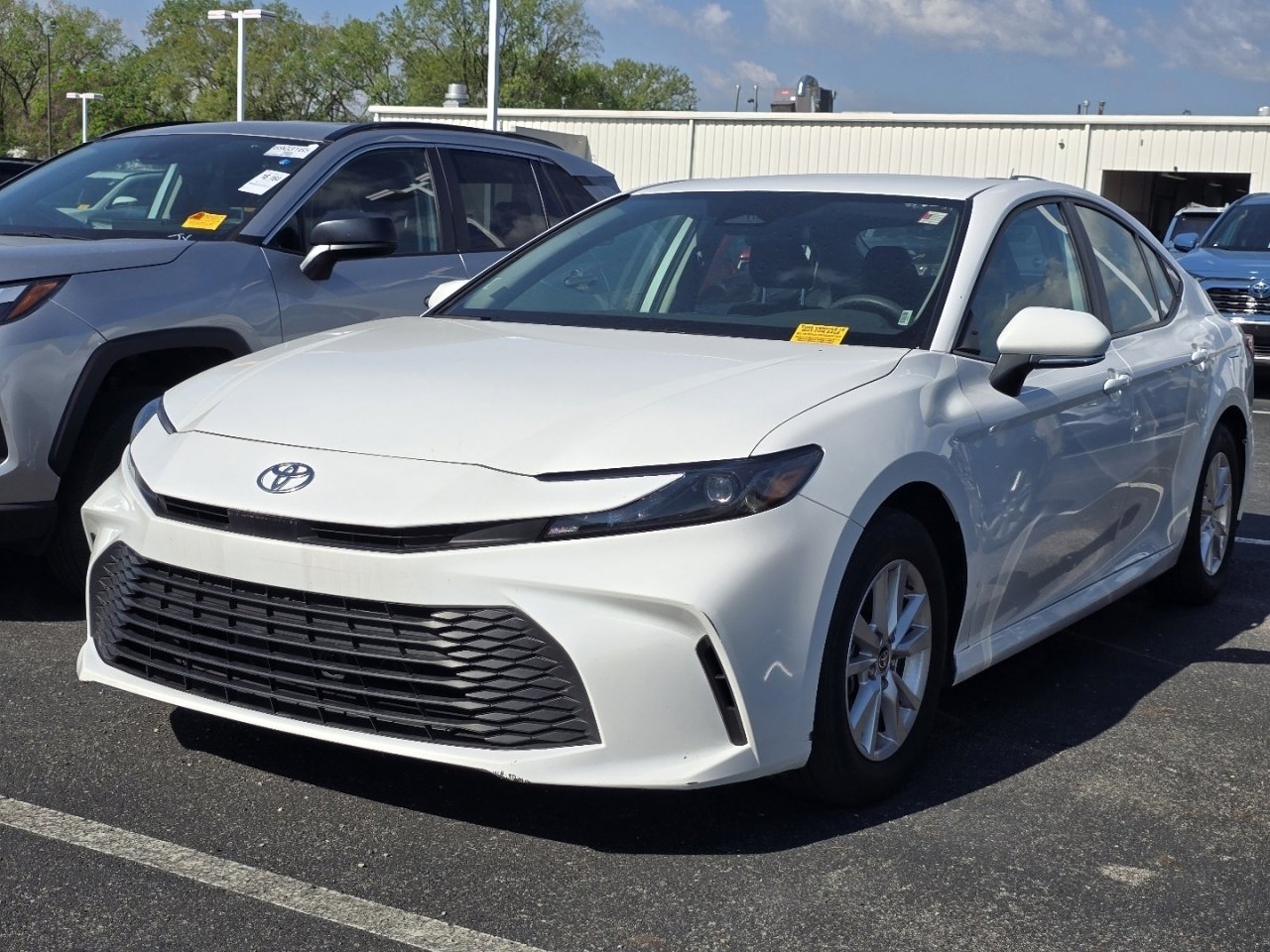 Used 2025 Toyota Camry LE image 3
