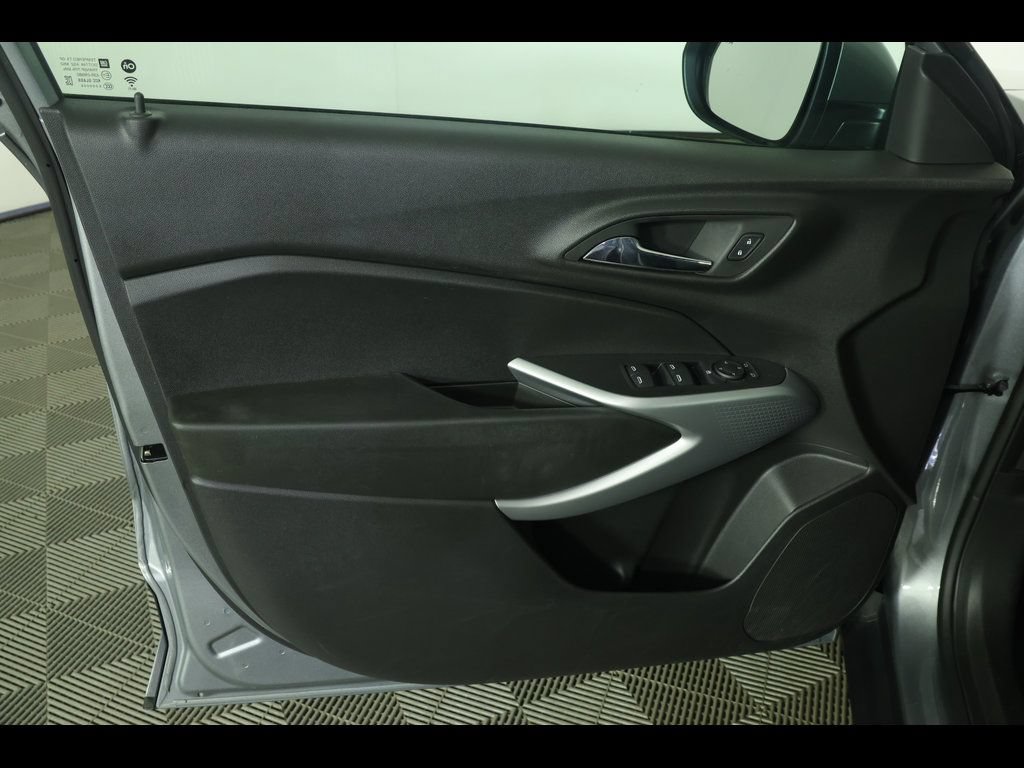 Used 2024 Chevrolet Trax LS w/ LS Convenience Package FWD image 20
