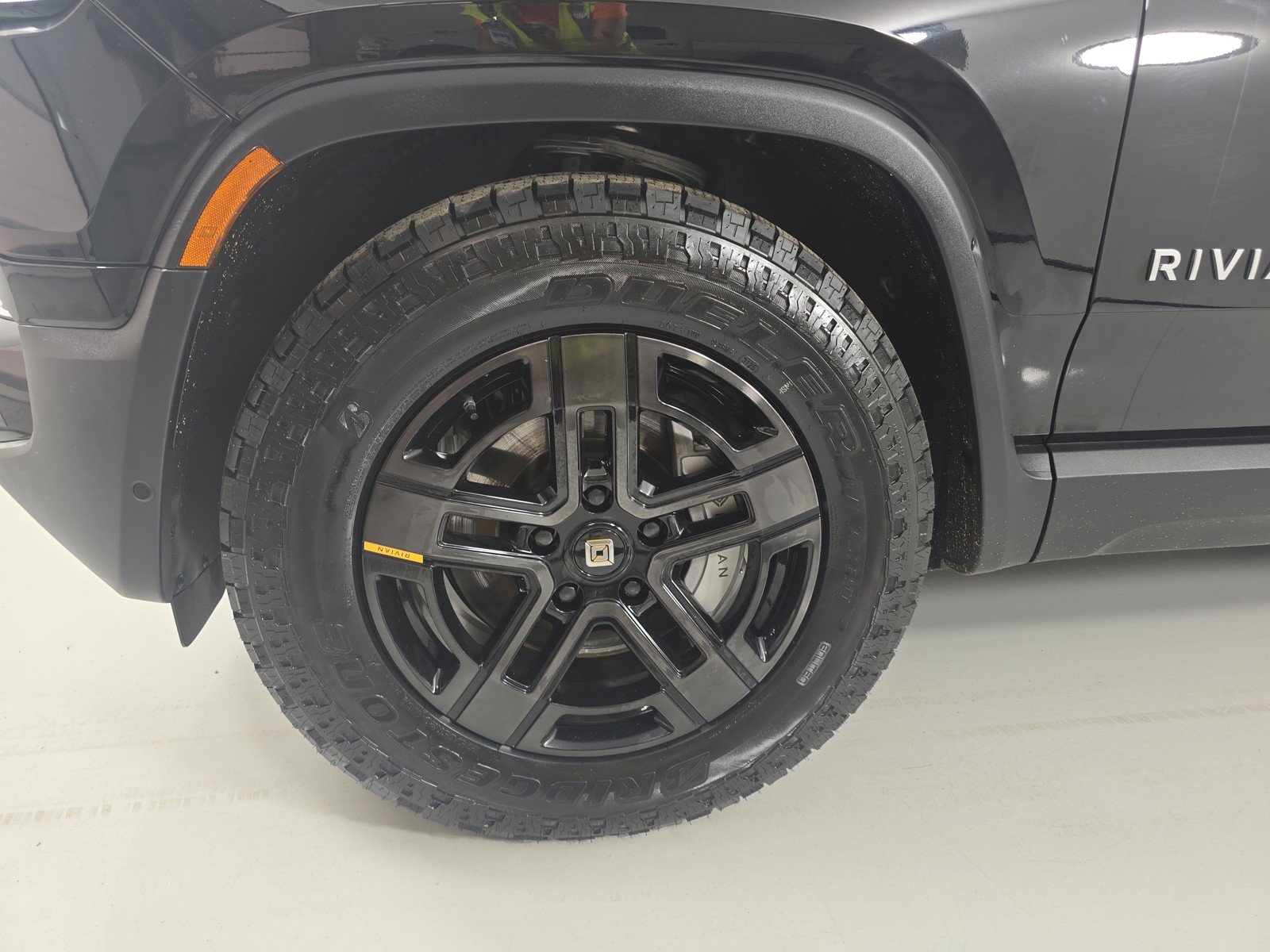 Used 2024 Rivian R1S Adventure AWD/4WD image 9