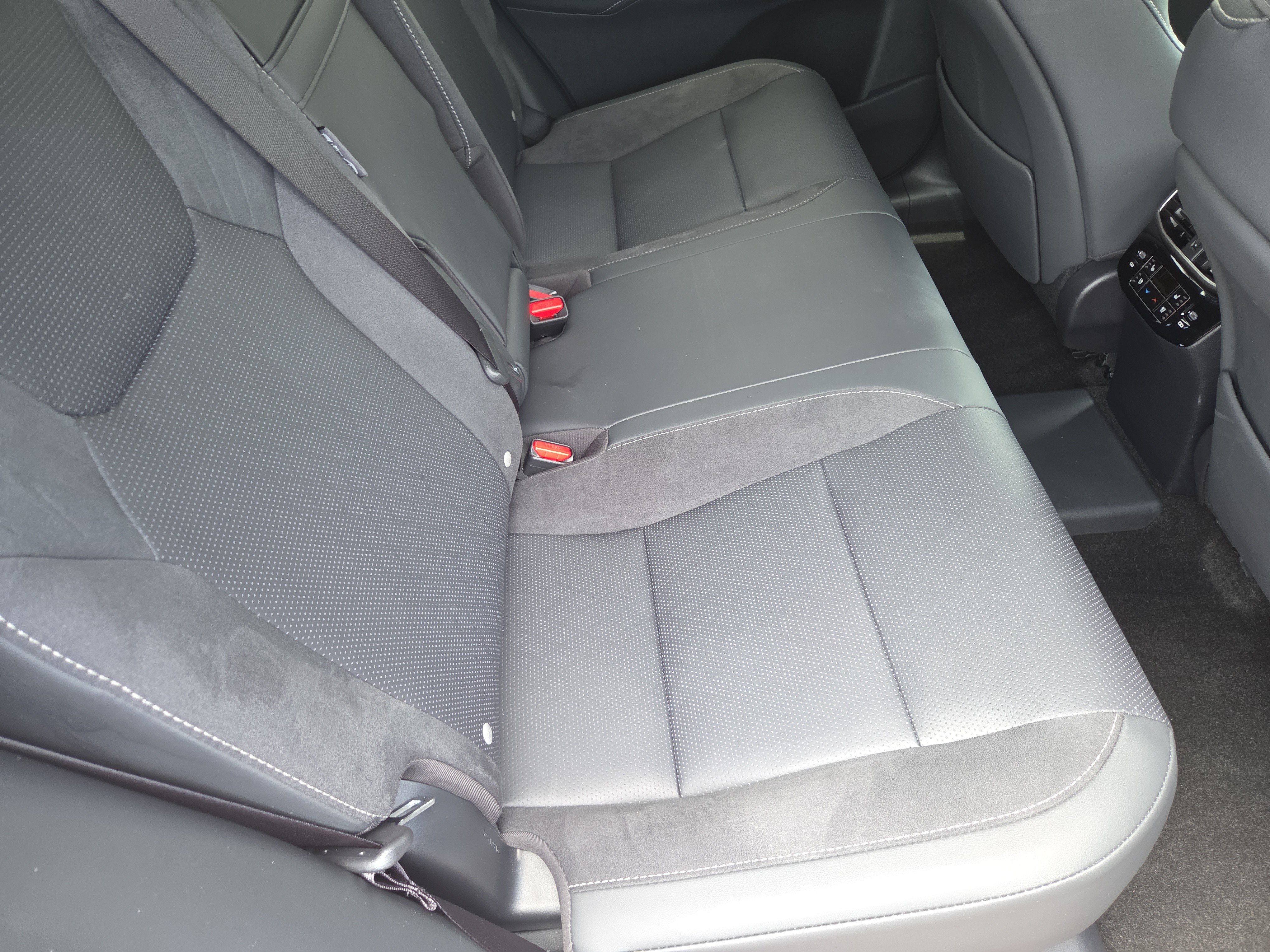 Certified 2025 Lexus RX 450h AWD w/ Convenience Package image 16