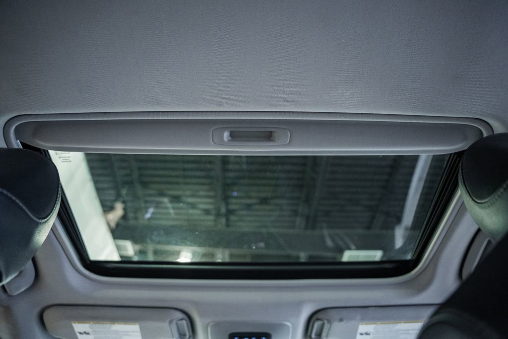 Used 2018 Toyota Camry SE w/ Moonroof Package image 24