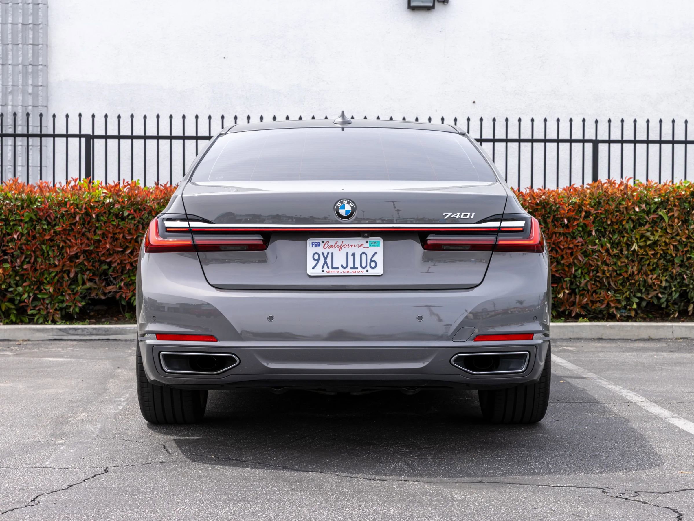 Used 2021 BMW 740i w/ Premium Package RWD image 5