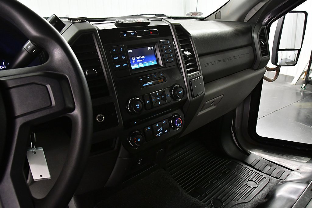 Used 2017 Ford F550 2WD Regular Cab Super Duty image 15