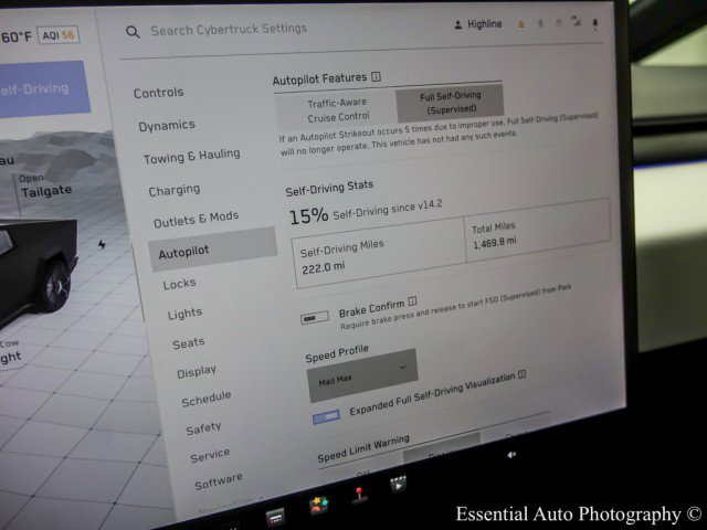 Used 2024 Tesla Cybertruck AWD Crew Cab image 28