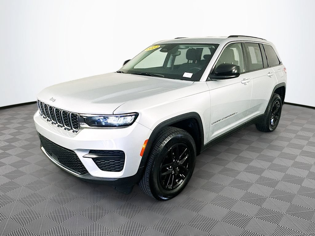Certified 2023 Jeep Grand Cherokee Laredo w/ Luxury Tech Group I AWD/4WD image 6
