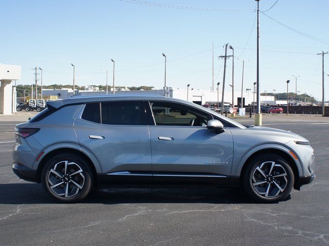 Used 2025 Chevrolet Equinox EV LT w/ Convenience Package image 18