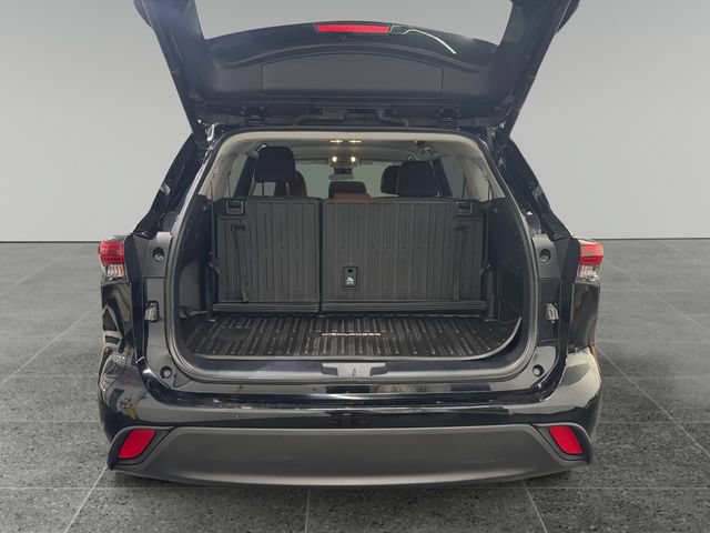 Used 2020 Toyota Highlander LE AWD/4WD image 13