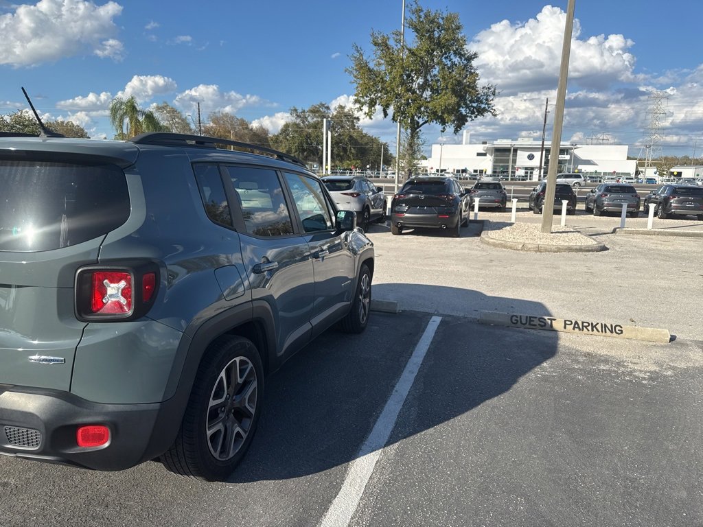 Used 2017 Jeep Renegade Latitude w/ Popular Equipment Group image 4