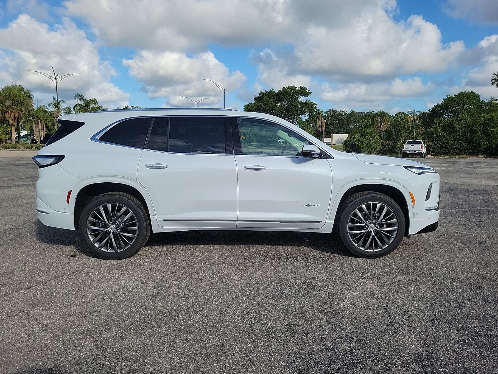 New 2026 Buick Enclave Avenir w/ Super Cruise Package FWD image 4