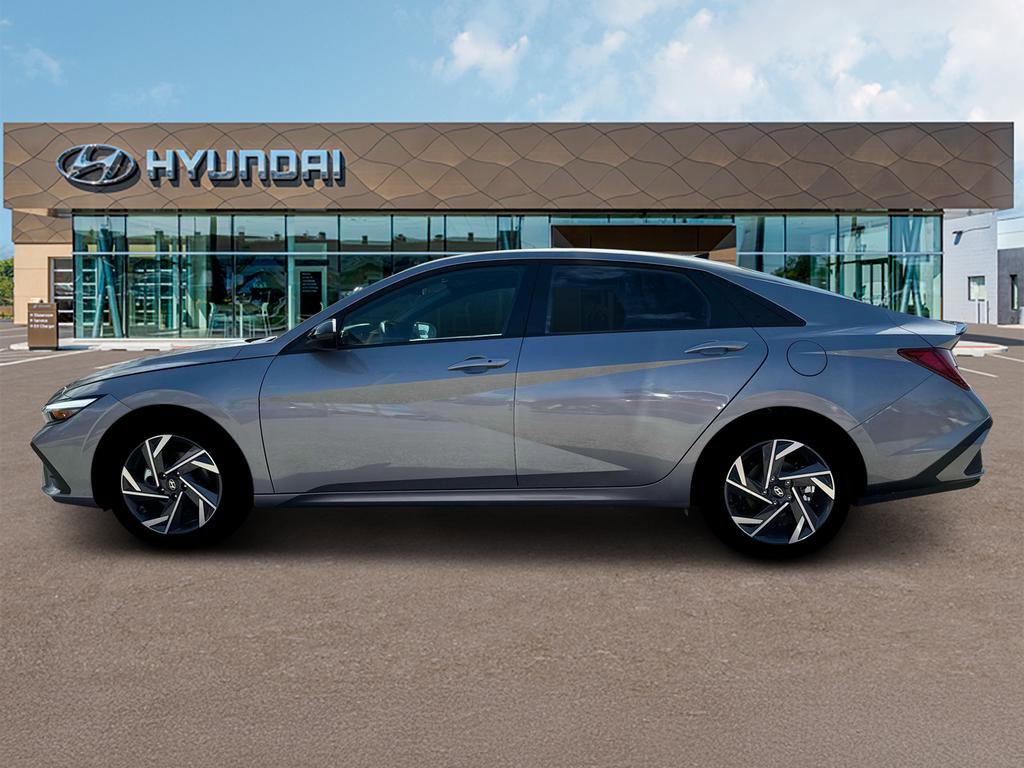 New 2025 Hyundai Elantra SEL w/ Cargo Package FWD image 3
